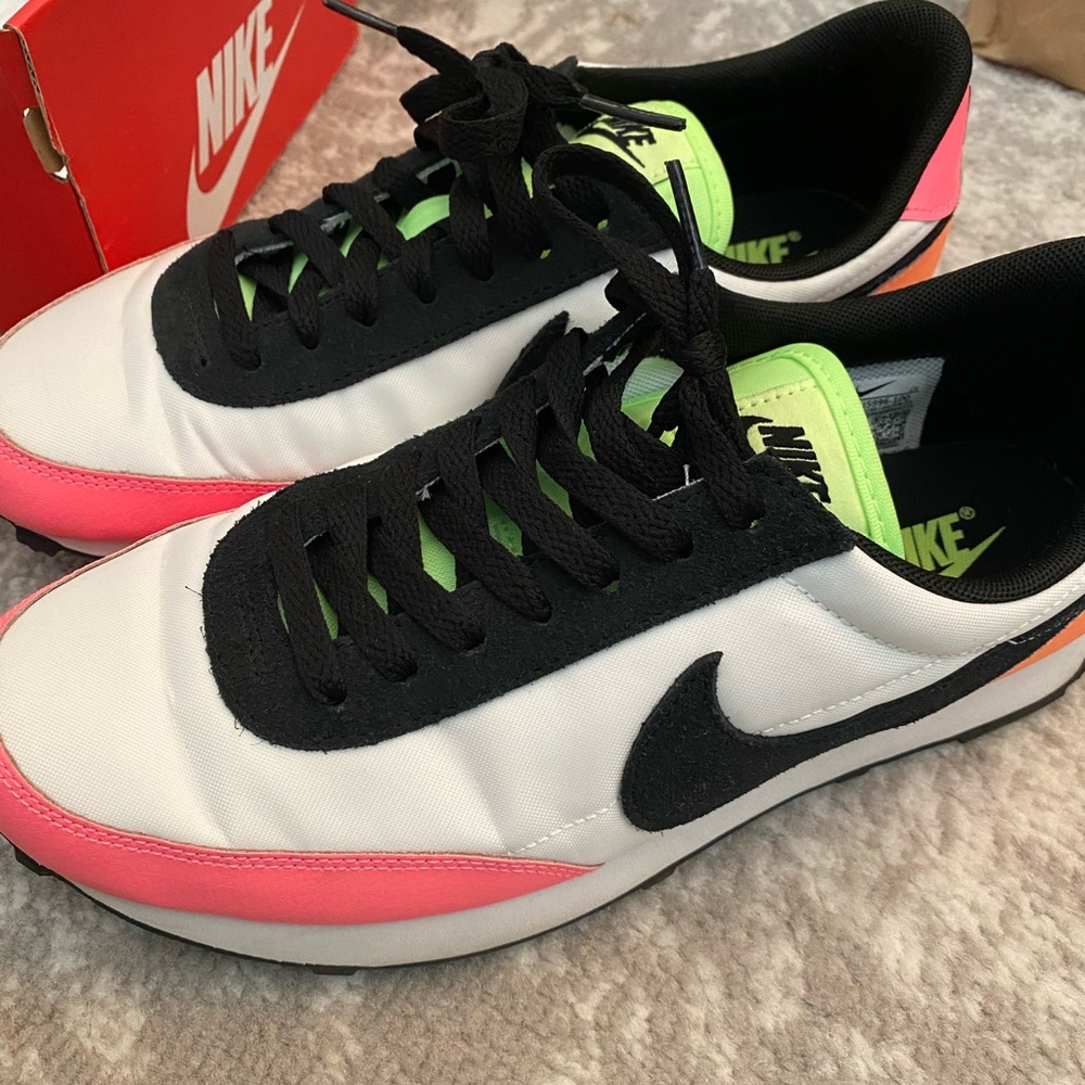 Women’s Nike Shoes size 8